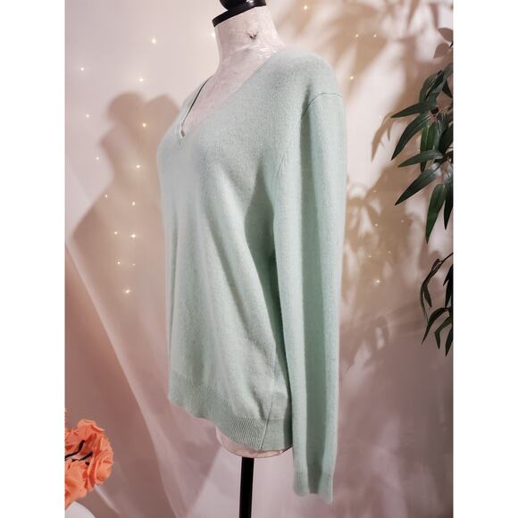 Lord & Taylor NWT Womens 100% Cashmere V-Neck Pullover Sweater Sz XL Soft Green - Picture 2 of 10